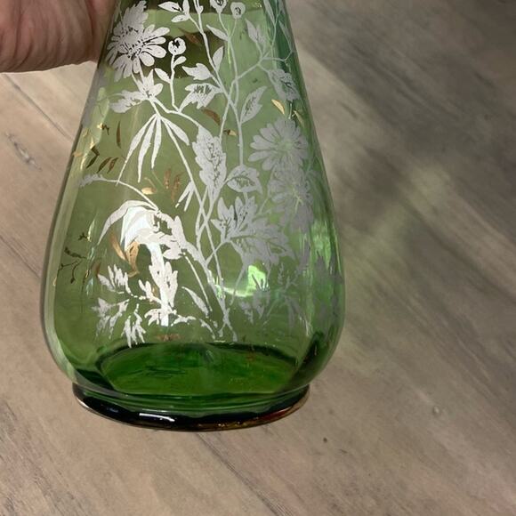 Vintage Green Handblown and Painted white and gold ruffle vase - Picture 6 of 7